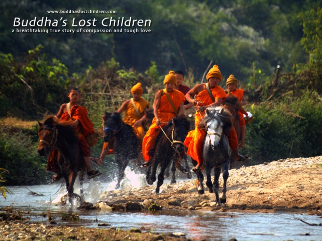 monjes novatos a caballo norte de tailandia